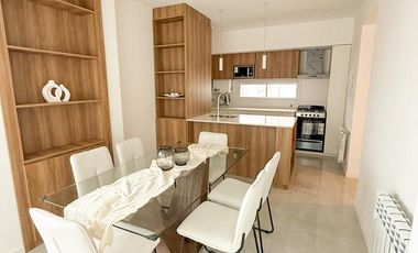 Departamento 3 ambientes a la calle con balcón / Zona centro