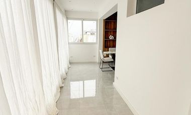 Departamento 3 ambientes a la calle con balcón / Zona centro