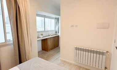 Departamento 3 ambientes a la calle con balcón / Zona centro