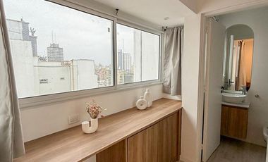 Departamento 3 ambientes a la calle con balcón / Zona centro