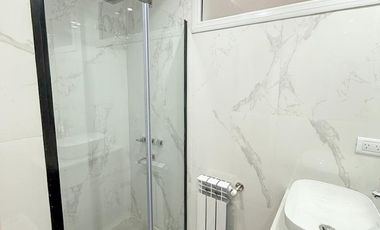 Departamento 3 ambientes a la calle con balcón / Zona centro