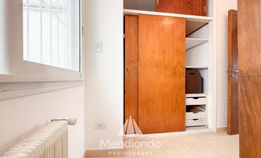 Casa en esq. 4 amb + dependencias y 2 cocheras. Reciclada. Av. Paso y Entre Ríos