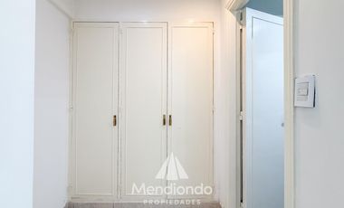 Casa en esq. 4 amb + dependencias y 2 cocheras. Reciclada. Av. Paso y Entre Ríos