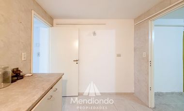 Casa en esq. 4 amb + dependencias y 2 cocheras. Reciclada. Av. Paso y Entre Ríos