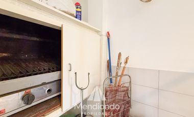 Casa en esq. 4 amb + dependencias y 2 cocheras. Reciclada. Av. Paso y Entre Ríos