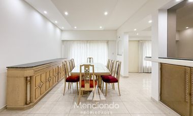 Casa en esq. 4 amb + dependencias y 2 cocheras. Reciclada. Av. Paso y Entre Ríos