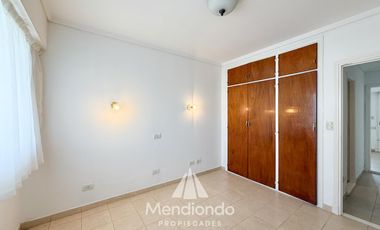 Casa en esq. 4 amb + dependencias y 2 cocheras. Reciclada. Av. Paso y Entre Ríos