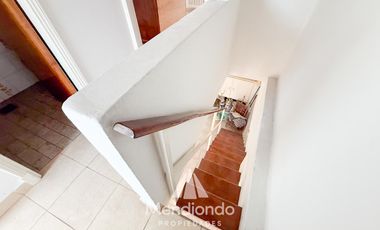 Casa en esq. 4 amb + dependencias y 2 cocheras. Reciclada. Av. Paso y Entre Ríos