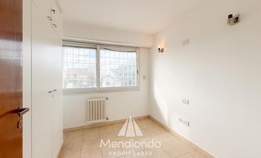 Casa en esq. 4 amb + dependencias y 2 cocheras. Reciclada. Av. Paso y Entre Ríos