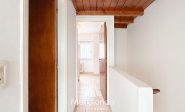 Casa en esq. 4 amb + dependencias y 2 cocheras. Reciclada. Av. Paso y Entre Ríos