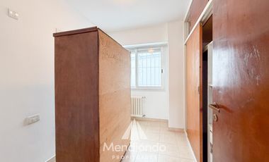 Casa en esq. 4 amb + dependencias y 2 cocheras. Reciclada. Av. Paso y Entre Ríos