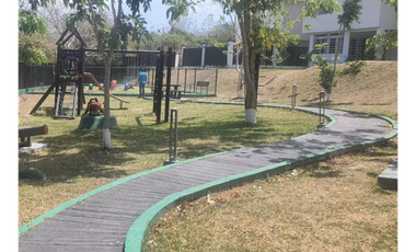 ALQUILER DE CASA CERCA DE PLAYA EN CORONADO DE 2 NIVELES LINEA BLANCA