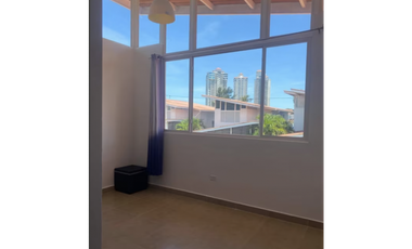 ALQUILER DE CASA DE 456M EN CORONADO 2 NIVELES CON LINEA BLANCA