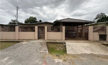VENTA DE CASA.EN DAVID MAS APARTAMENTO NUEVO  CERCADO