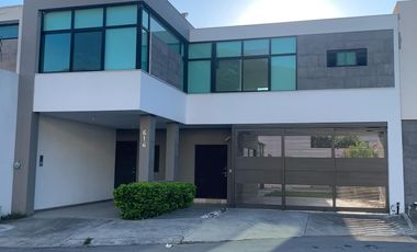 CASA EN RENTA EN ENCINOS DEL VERGEL