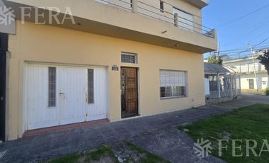 Venta PH de 4 ambientes con patio en Wilde