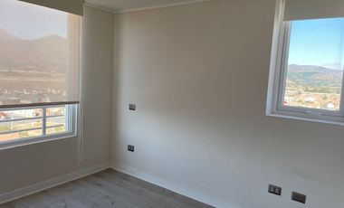 Arrienda departamento nuevo; ofrece vista y ubicación.