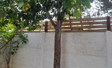 Vende acogedora casa, aislada en condomio La Cruz