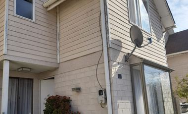 Vende acogedora casa, aislada en condomio La Cruz