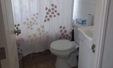 Vende acogedora casa, aislada en condomio La Cruz