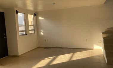 Casa en privada con Casa Club | 3 rec + estudio | 2.5 baños | 2 autos | Valle de