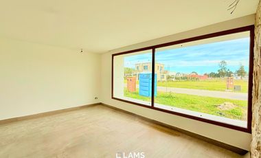 Casa 4 ambientes  en Venta - Barrio Arenas Chico