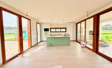 Casa 4 ambientes  en Venta - Barrio Arenas Chico