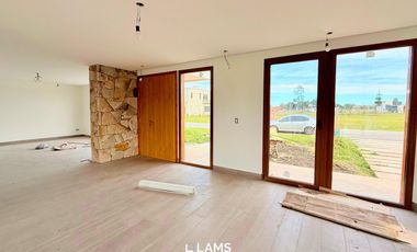 Casa 4 ambientes  en Venta - Barrio Arenas Chico