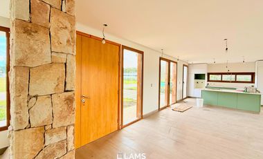 Casa 4 ambientes  en Venta - Barrio Arenas Chico