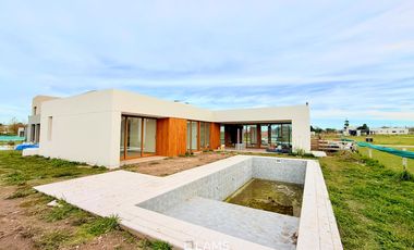 Casa 4 ambientes  en Venta - Barrio Arenas Chico