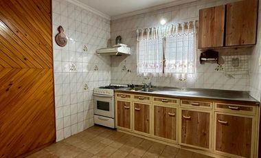 Casa Venta 4 amb - Lote propio c / cochera, patio y lavadero