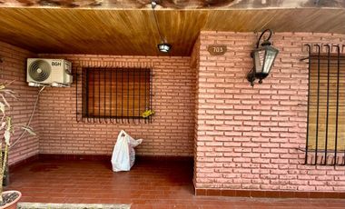 Casa Venta 4 amb - Lote propio c / cochera, patio y lavadero