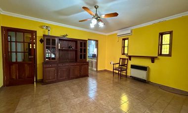 Casa Venta 4 amb - Lote propio c / cochera, patio y lavadero