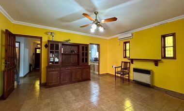 Casa Venta 4 amb - Lote propio c / cochera, patio y lavadero