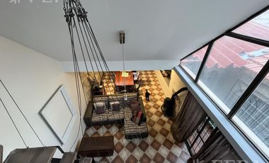 Venta de casa de 6 ambientes con cochera y piscina en Sarandí