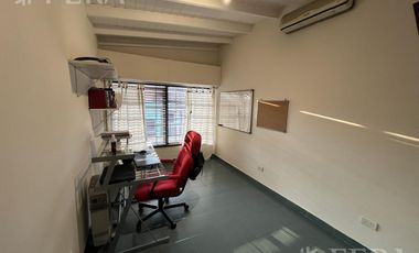 Venta de casa de 6 ambientes con cochera y piscina en Sarandí