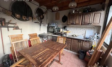 Venta de casa de 6 ambientes con cochera y piscina en Sarandí