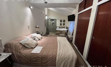 Venta de casa de 6 ambientes con cochera y piscina en Sarandí