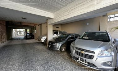 Departamento de 3 ambientes con cochera en venta en Quilmes .Apto Crédito.