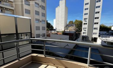 Departamento de 3 ambientes con cochera en venta en Quilmes .Apto Crédito.