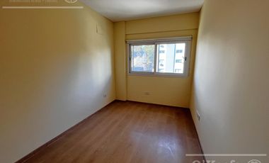Departamento de 3 ambientes con cochera en venta en Quilmes .Apto Crédito.