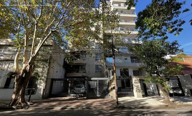 Departamento de 3 ambientes con cochera en venta en Quilmes .Apto Crédito.