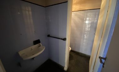 Oficina en  primer piso