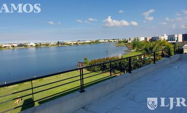 APTA CREDITO. 4 DORMITORIOS y SERVICIO.