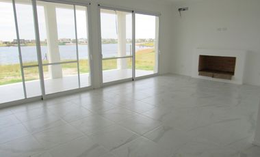 APTA CREDITO. 4 DORMITORIOS y SERVICIO.