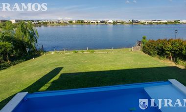 APTA CREDITO. 4 DORMITORIOS y SERVICIO.