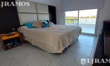 APTA CREDITO. 4 DORMITORIOS y SERVICIO.