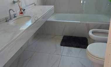 APTA CREDITO. 4 DORMITORIOS y SERVICIO.