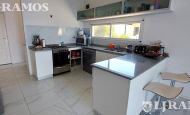 APTA CREDITO. 4 DORMITORIOS y SERVICIO.