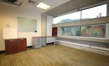 Oficina en Arriendo en Santa María de Manquehue // Universidad Federico Santa María // Carolina Rabat